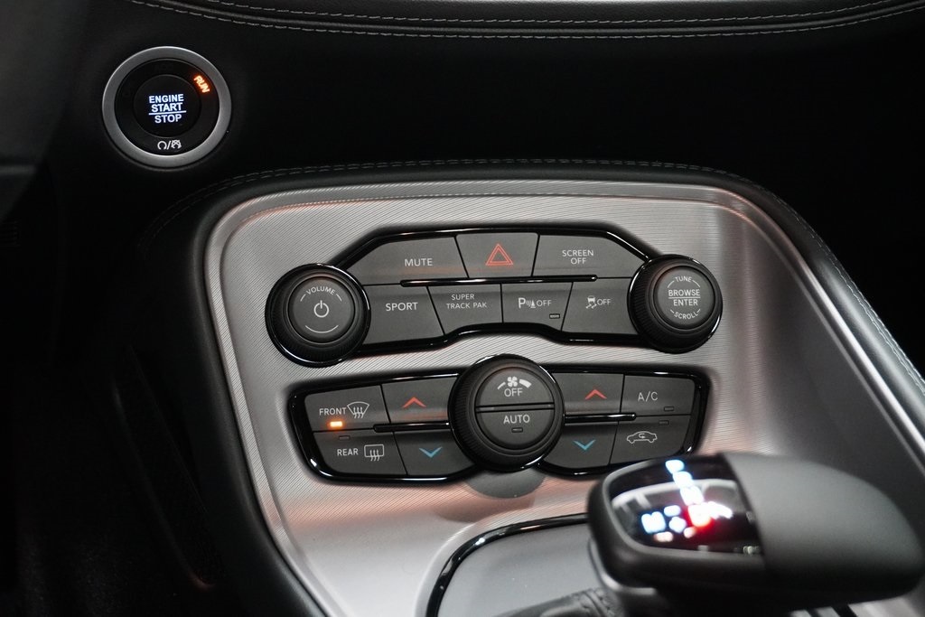 Vehicle image 25 of 27