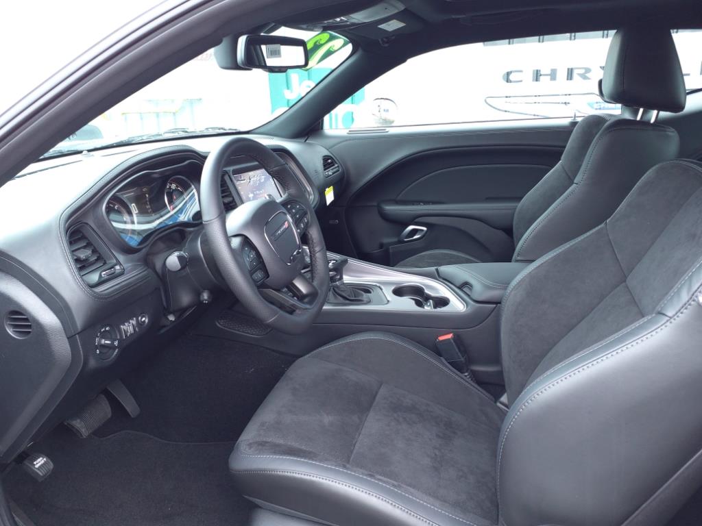 Vehicle image 10 of 32