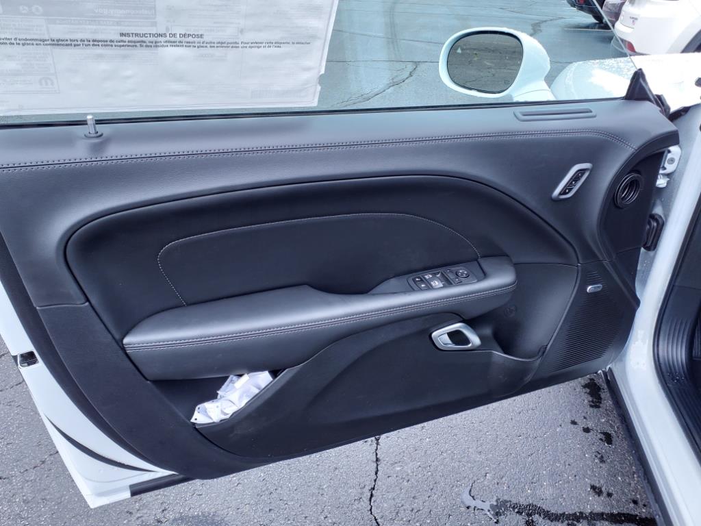 Vehicle image 9 of 32