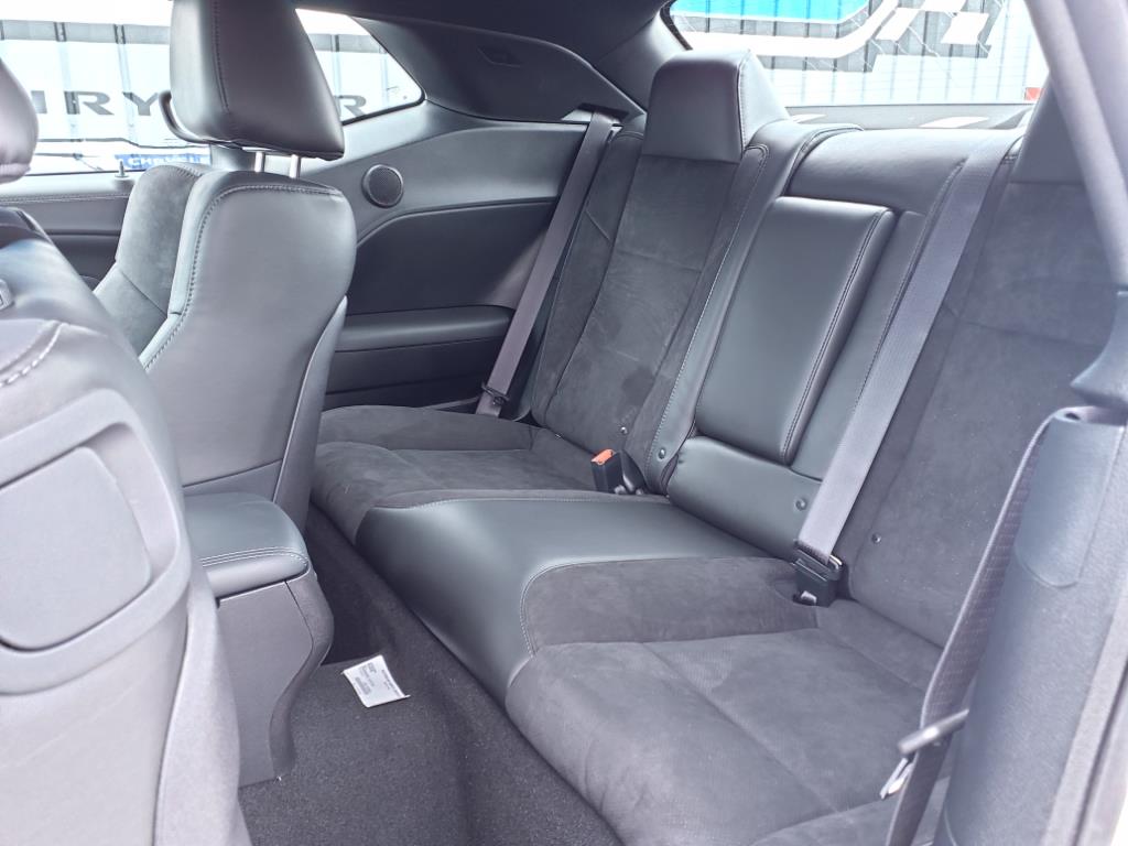 Vehicle image 13 of 32