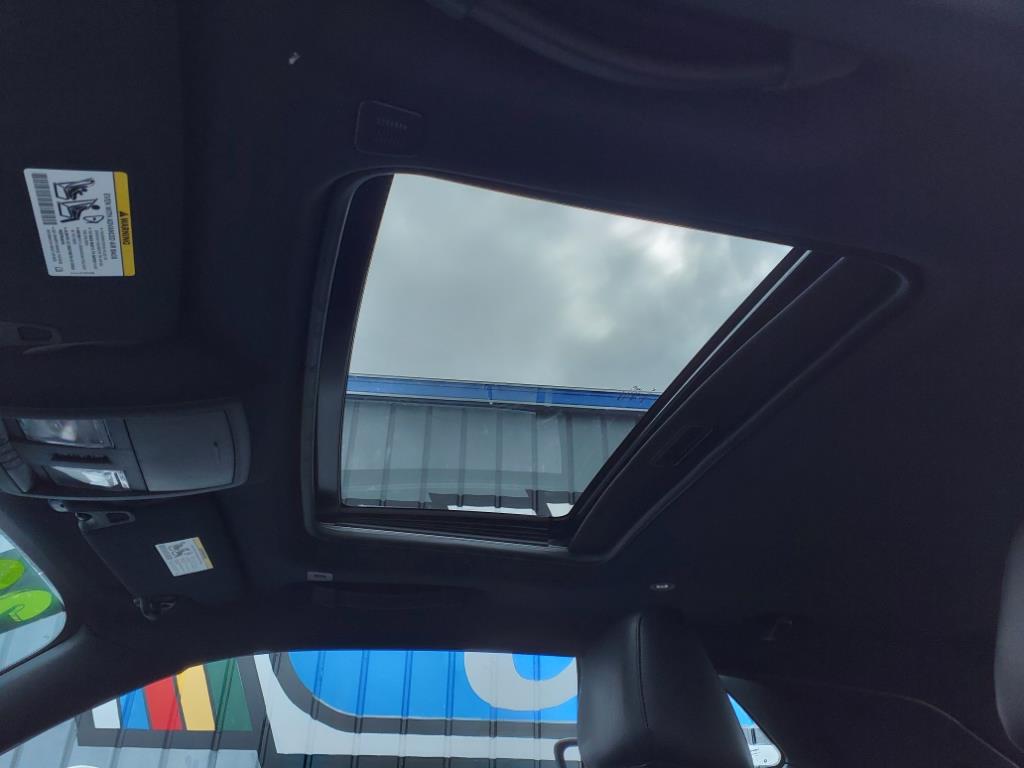 Vehicle image 28 of 32