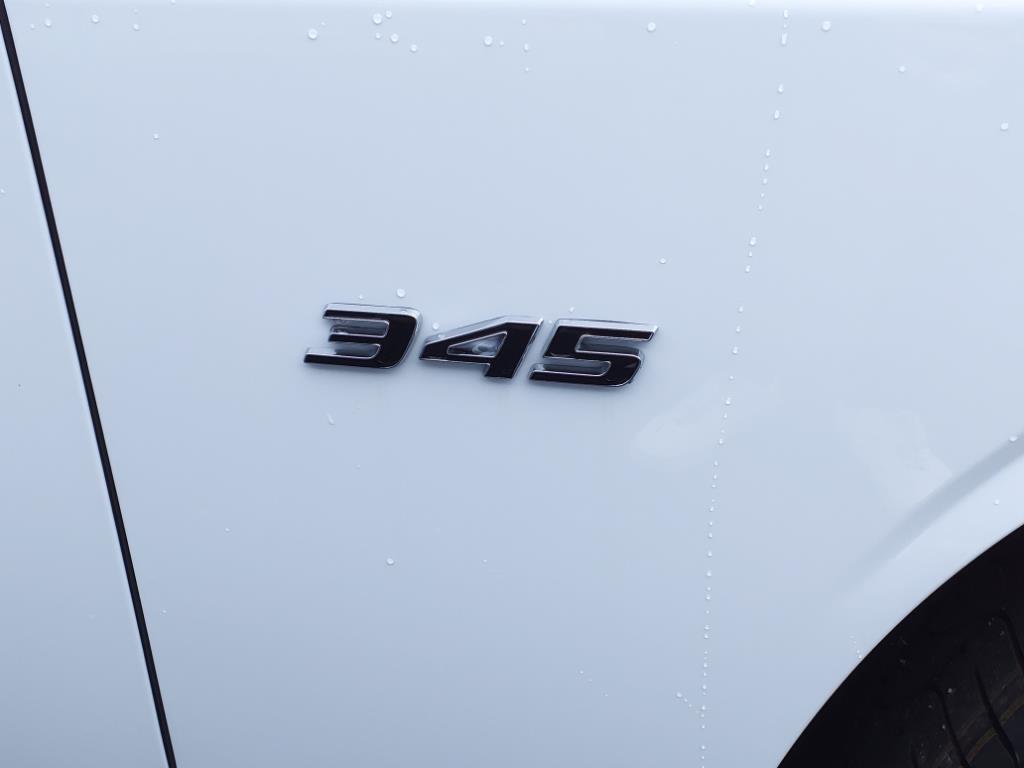 Vehicle image 30 of 32