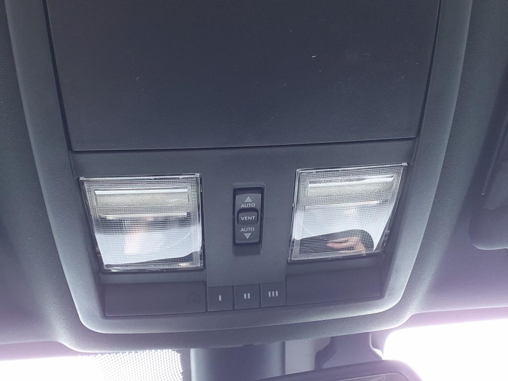 Vehicle image 23 of 32