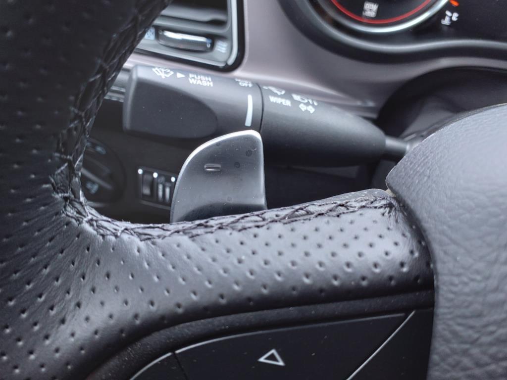 Vehicle image 25 of 32