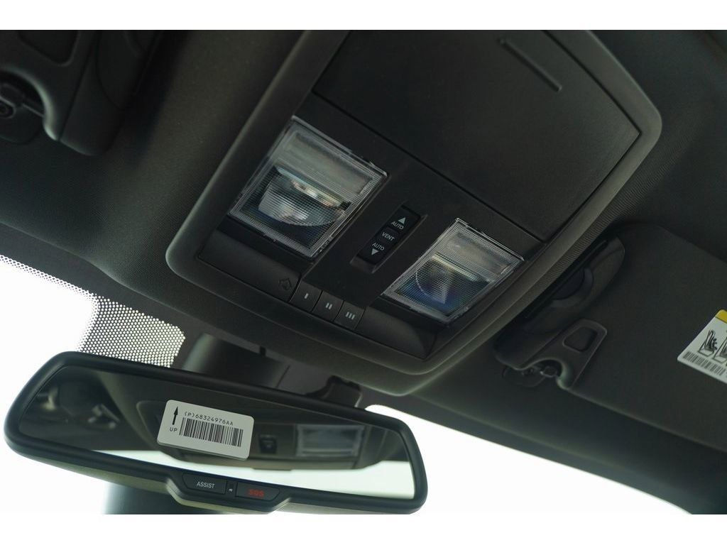 2023 Dodge Challenger R/T Image 12 of 16