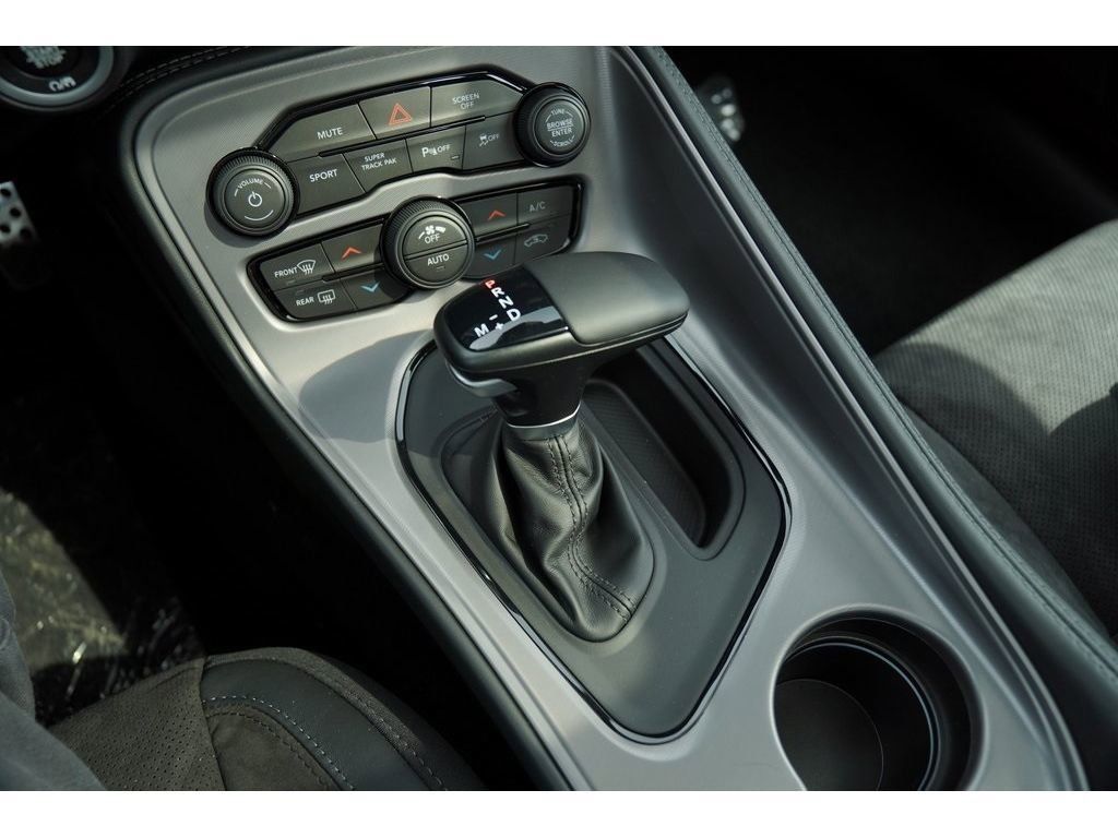 2023 Dodge Challenger R/T Image 11 of 16