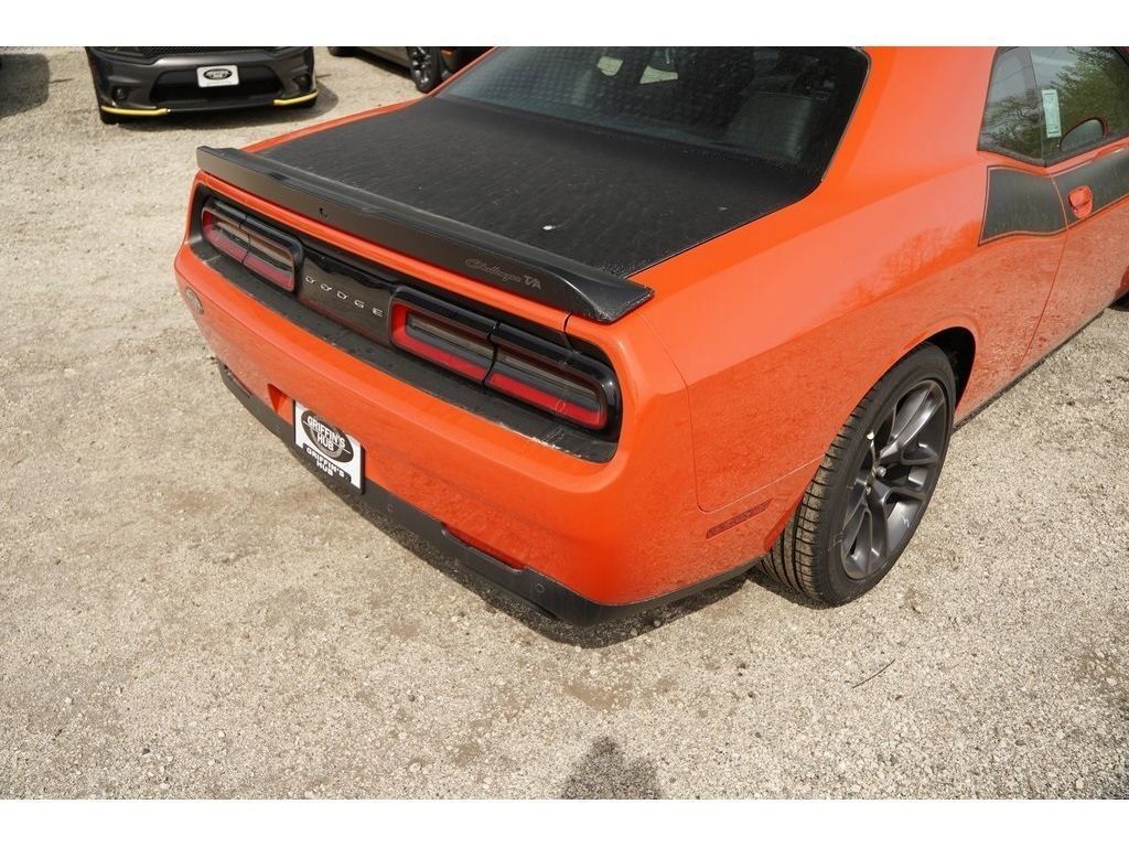 2023 Dodge Challenger R/T Image 3 of 16