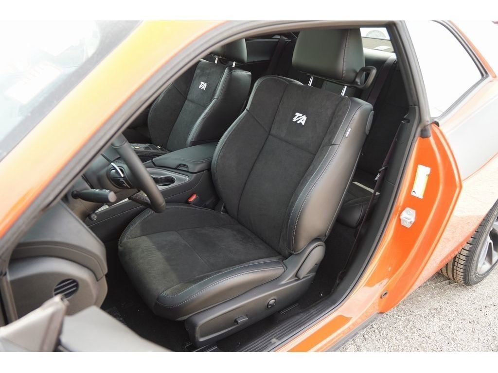 2023 Dodge Challenger R/T Image 6 of 16