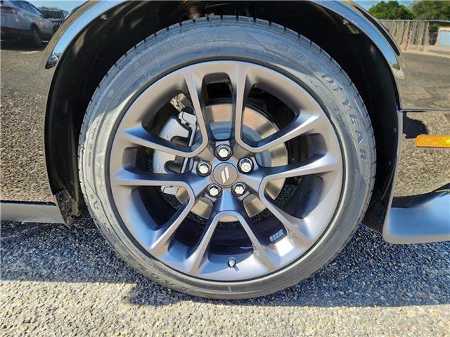 Vehicle image 9 of 20