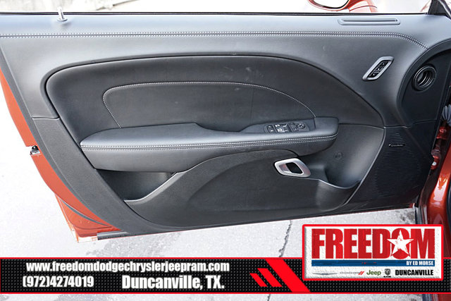 Vehicle image 37 of 43