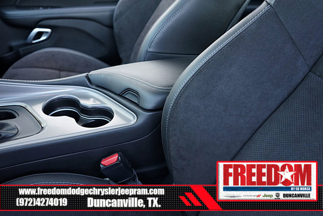 Vehicle image 27 of 43