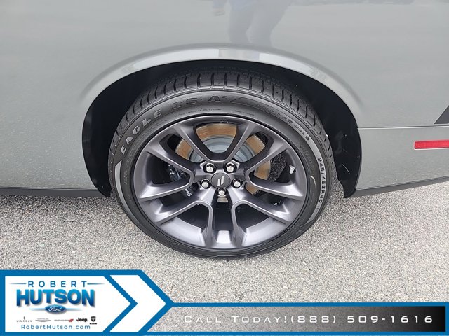 Vehicle image 9 of 21