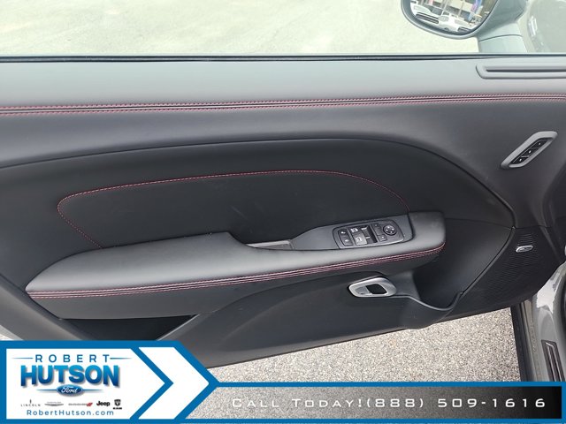 Vehicle image 10 of 21