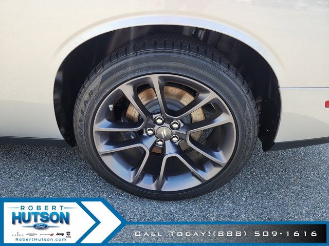 Vehicle image 9 of 23