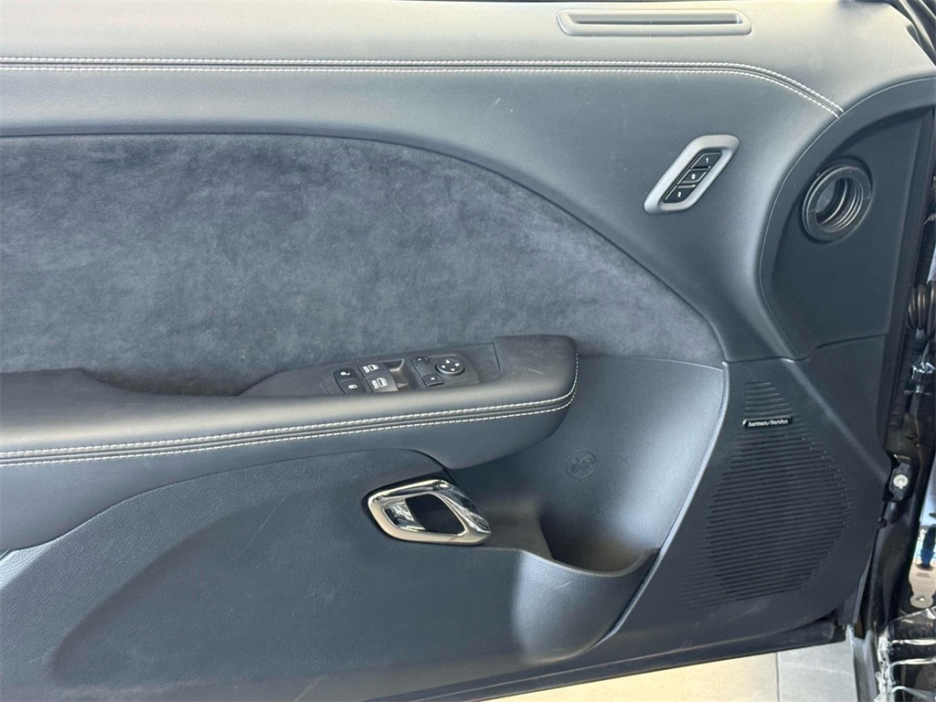Vehicle image 26 of 46