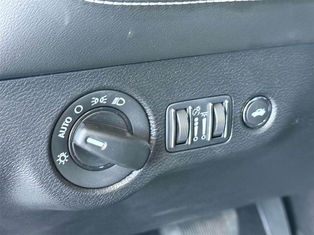 Vehicle image 44 of 46