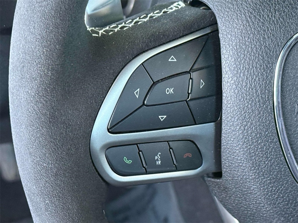 Vehicle image 31 of 46