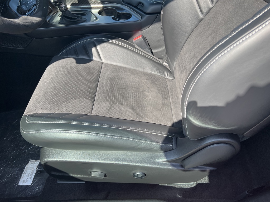 Vehicle image 10 of 13