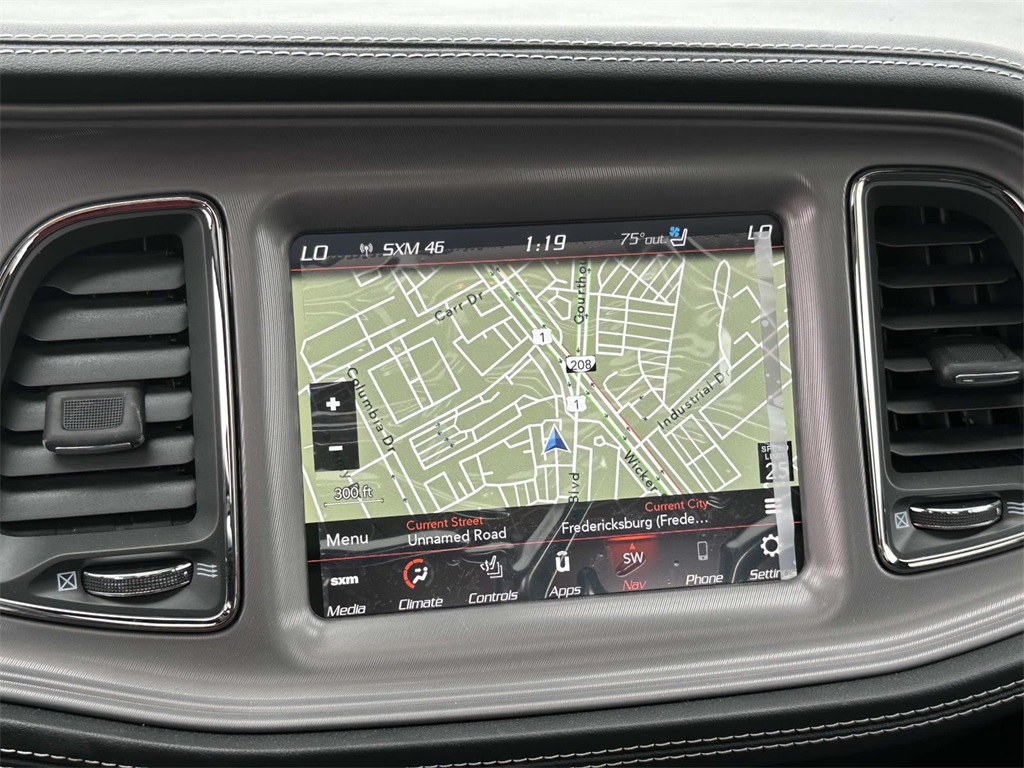 Vehicle image 8 of 19