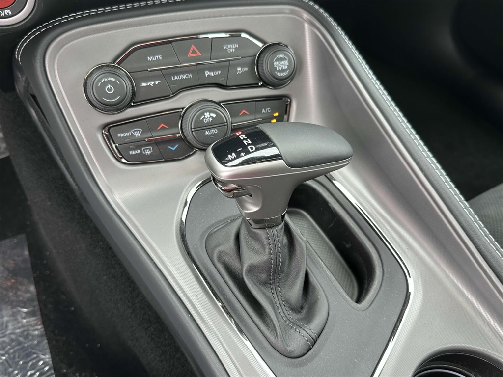 Vehicle image 10 of 19