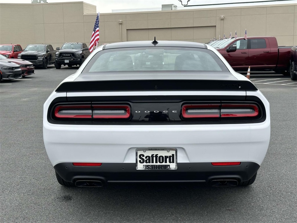 Vehicle image 4 of 19