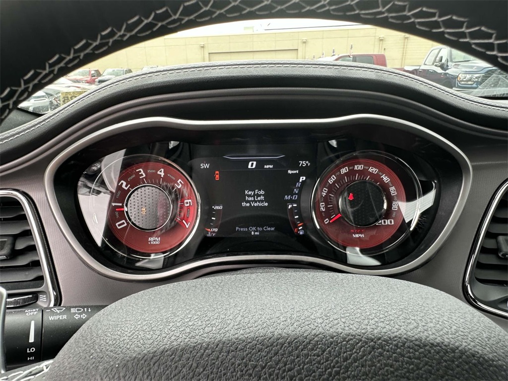 Vehicle image 13 of 19