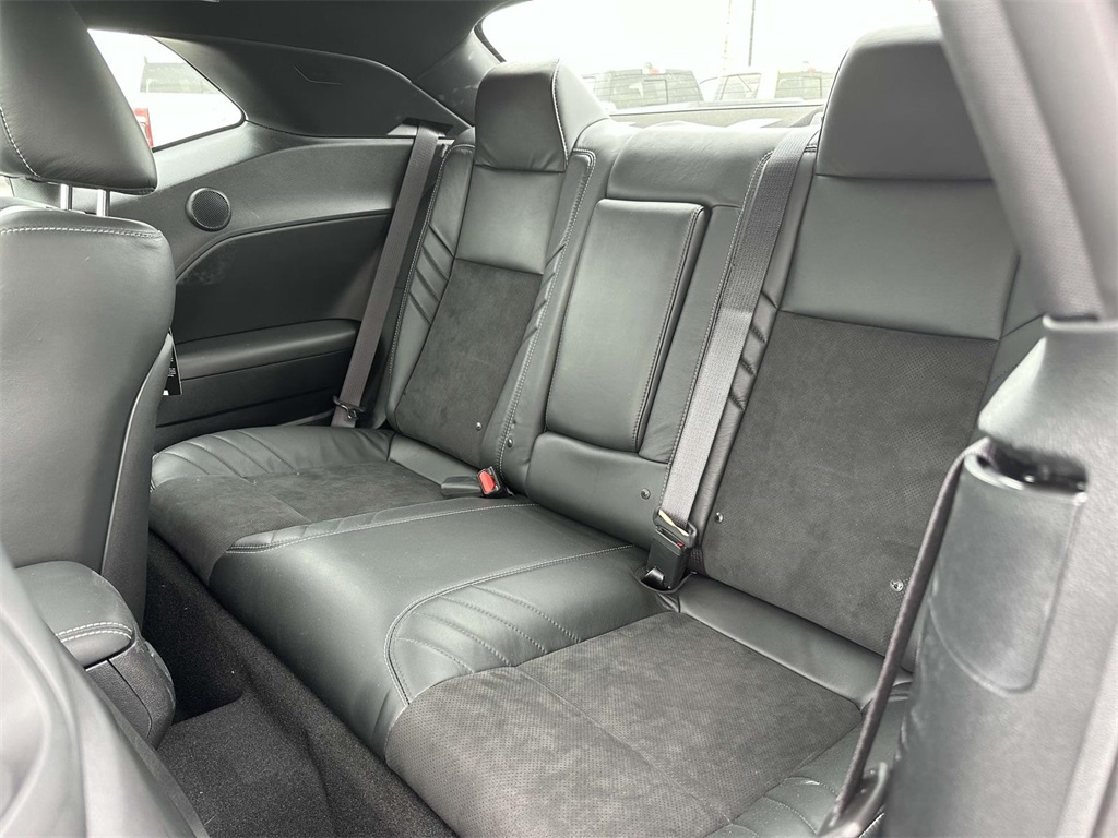 Vehicle image 15 of 19