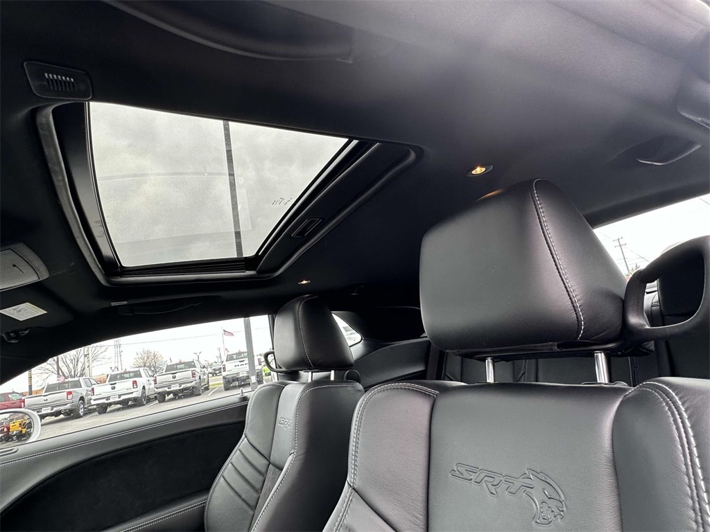 Vehicle image 17 of 19