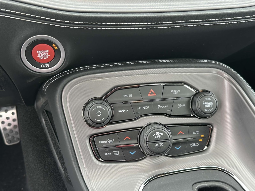 Vehicle image 9 of 19