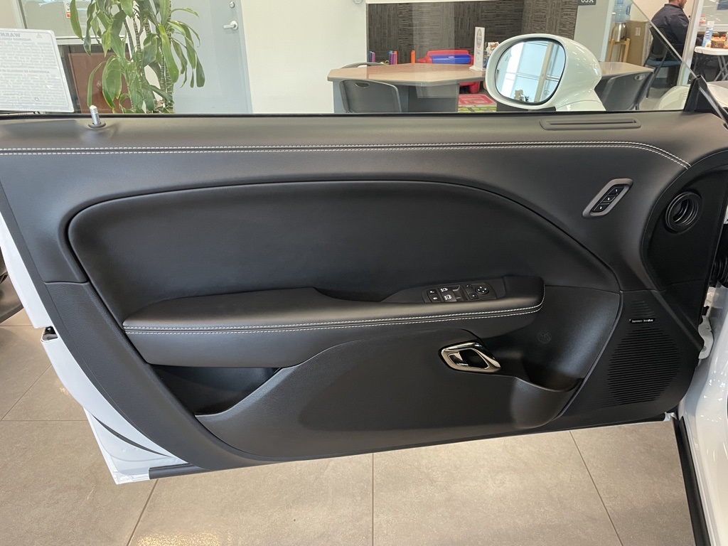 Vehicle image 9 of 29