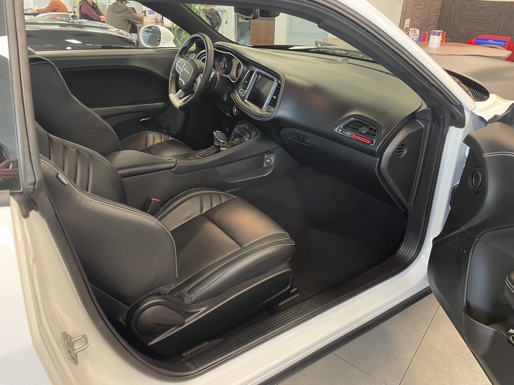 Vehicle image 25 of 29