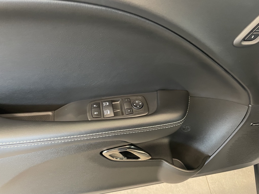Vehicle image 10 of 29