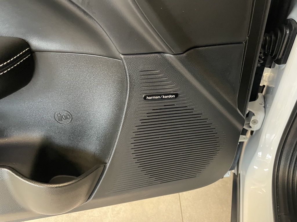 Vehicle image 11 of 29