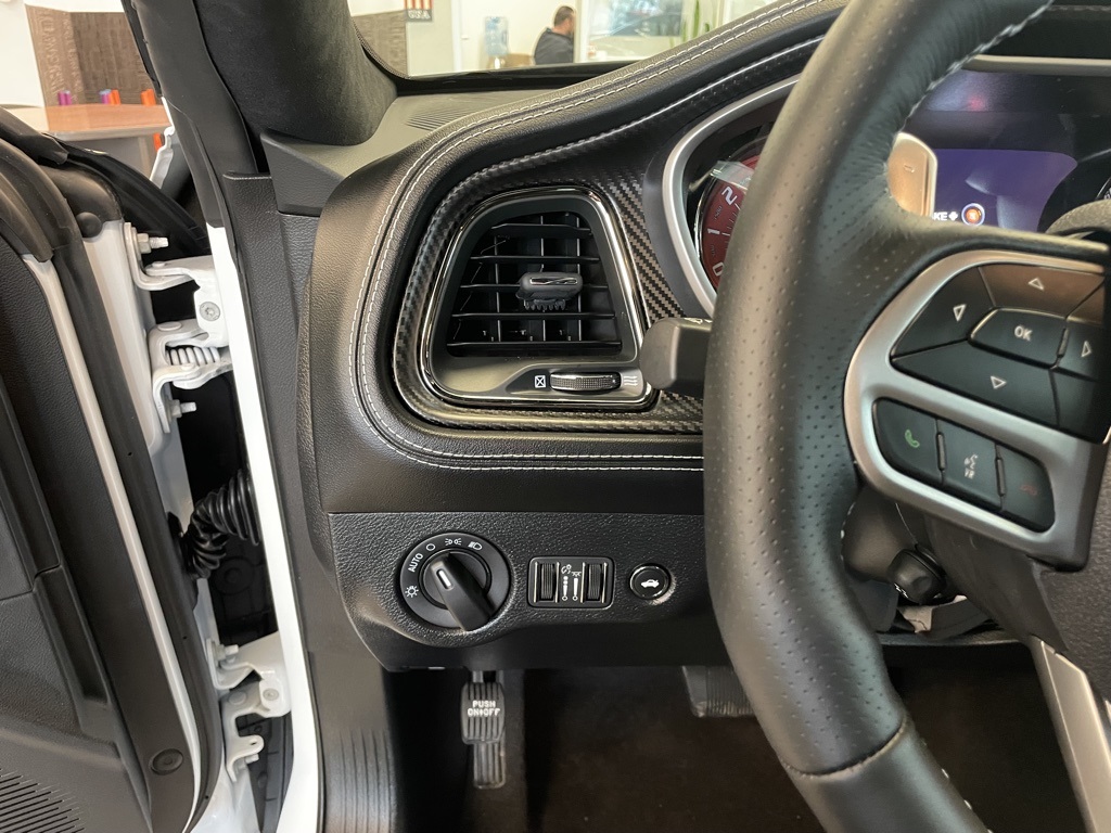 Vehicle image 18 of 29