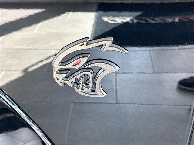 Vehicle image 17 of 19
