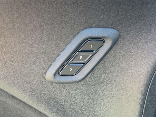 Vehicle image 18 of 33