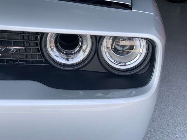 Vehicle image 21 of 33