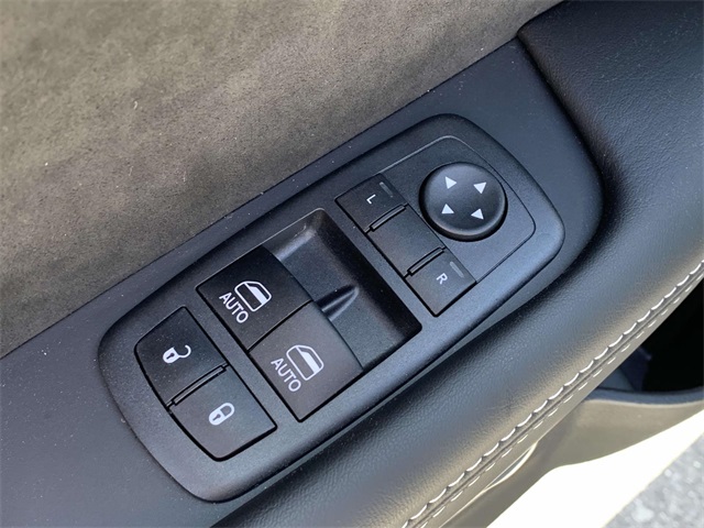 Vehicle image 19 of 33