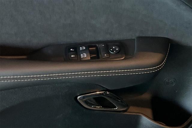 Vehicle image 8 of 20