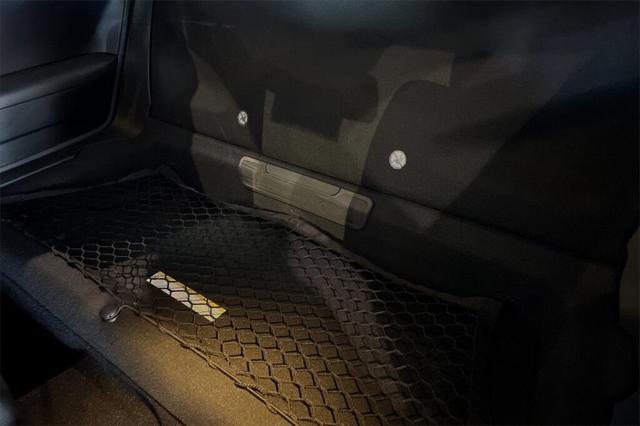 Vehicle image 9 of 20