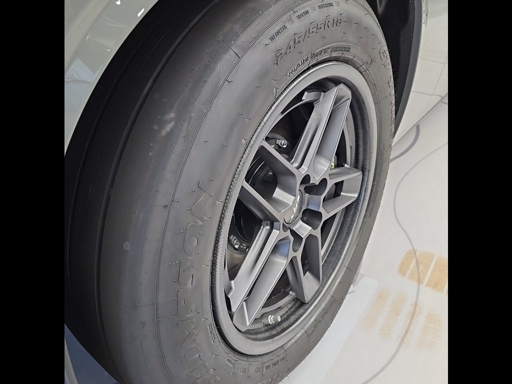 Vehicle image 28 of 35