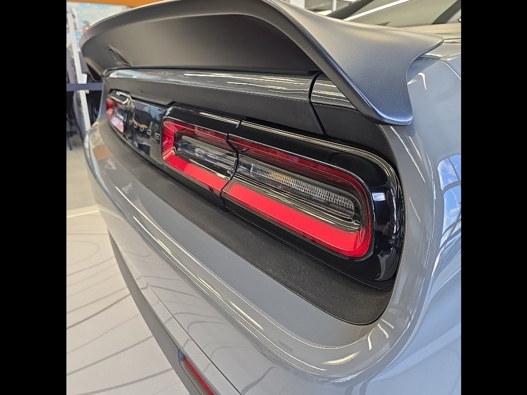 Vehicle image 32 of 35