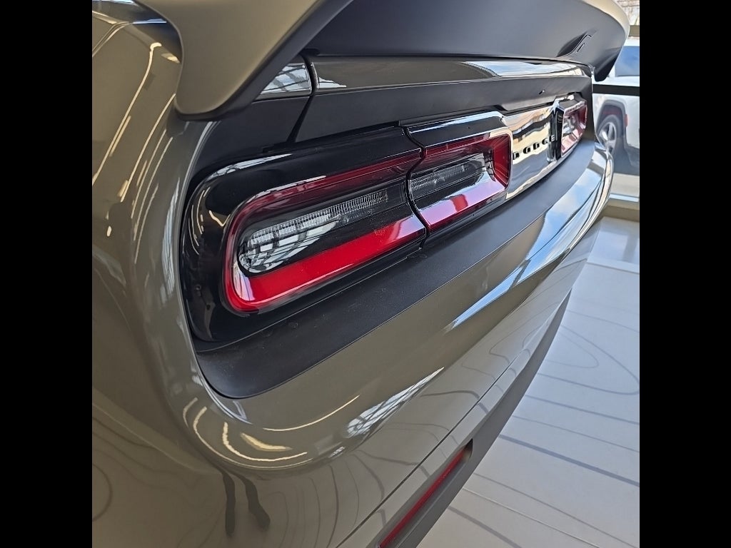 Vehicle image 33 of 35