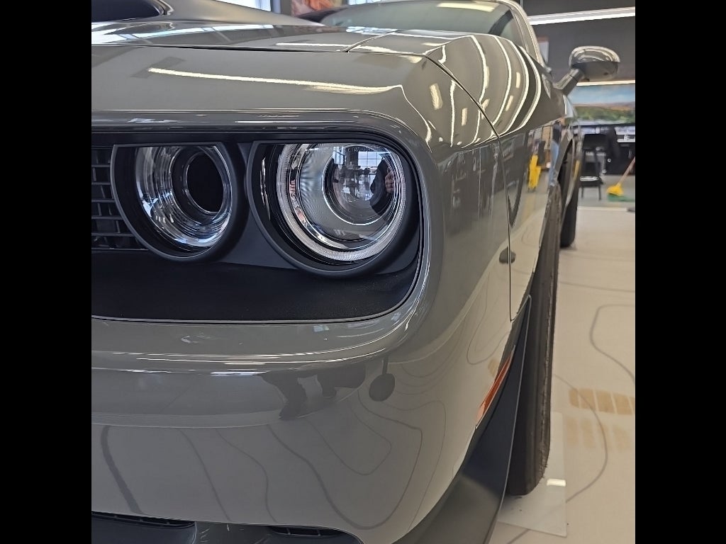 Vehicle image 27 of 35