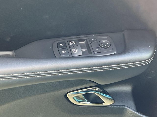 Vehicle image 8 of 22