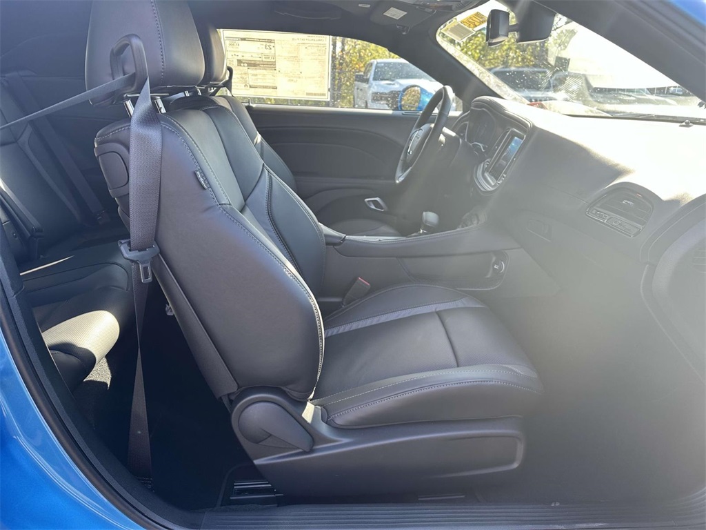 Vehicle image 11 of 29