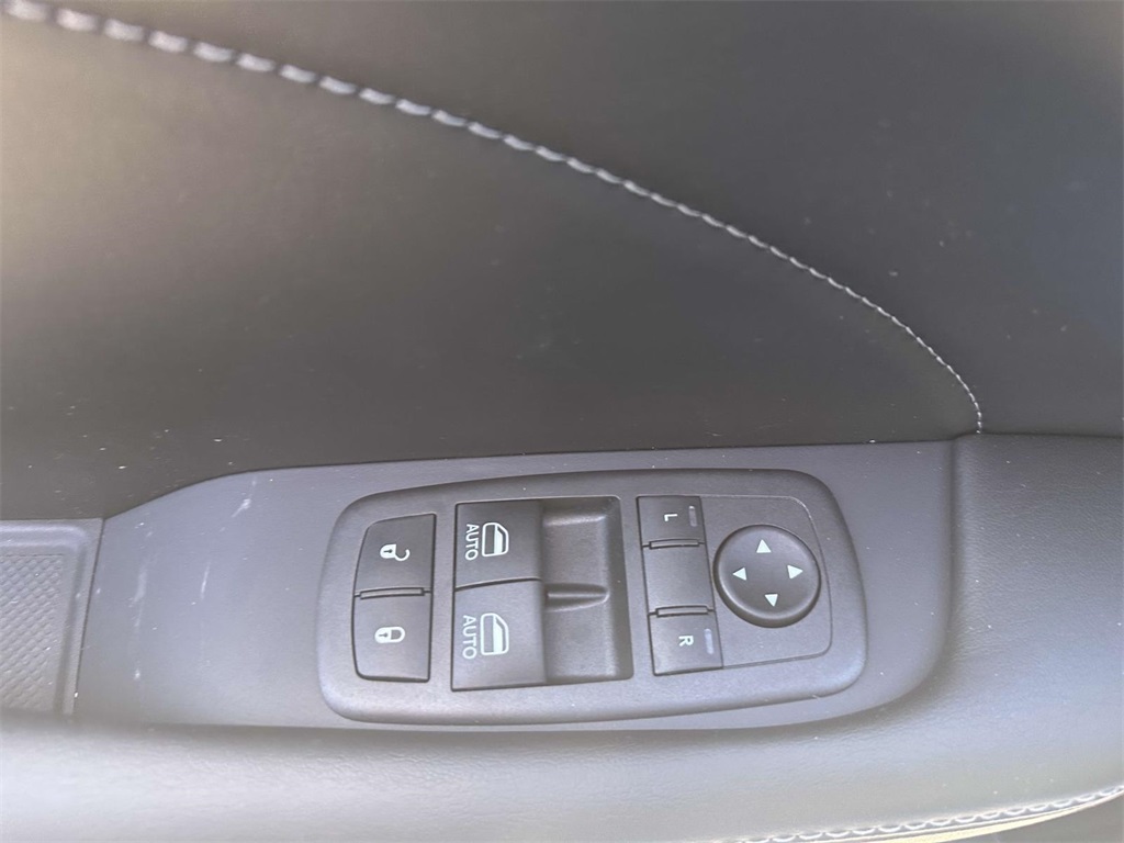 Vehicle image 22 of 29