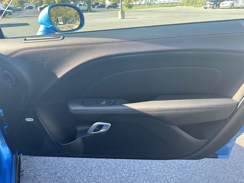 Vehicle image 26 of 29