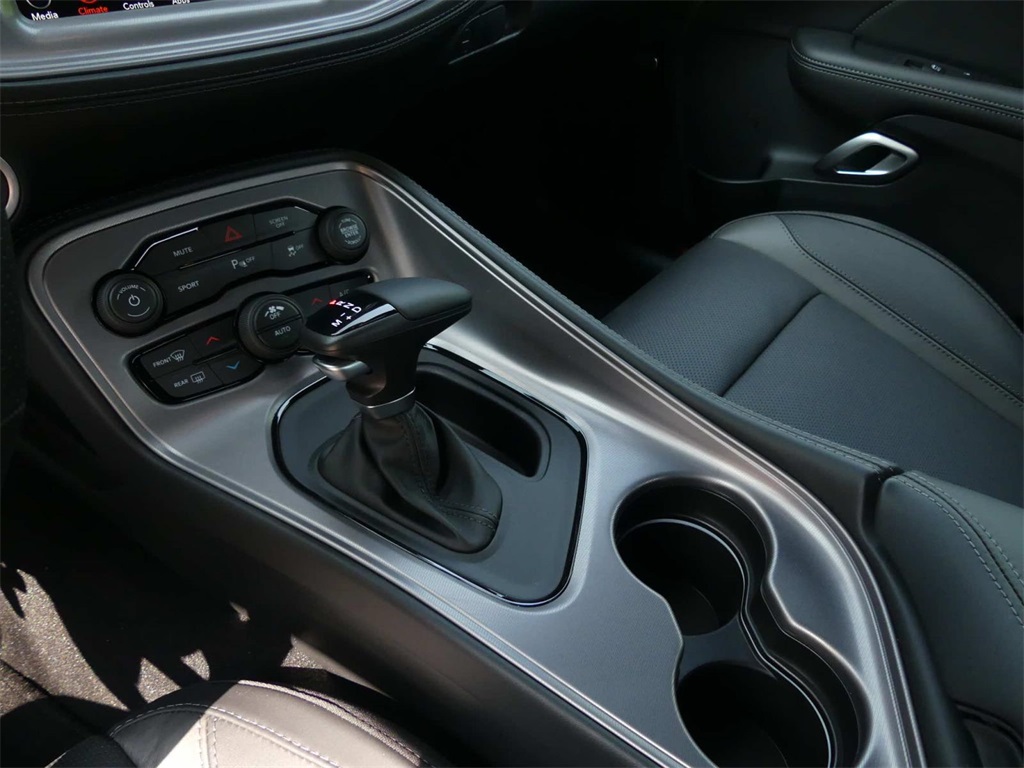 Vehicle image 14 of 17