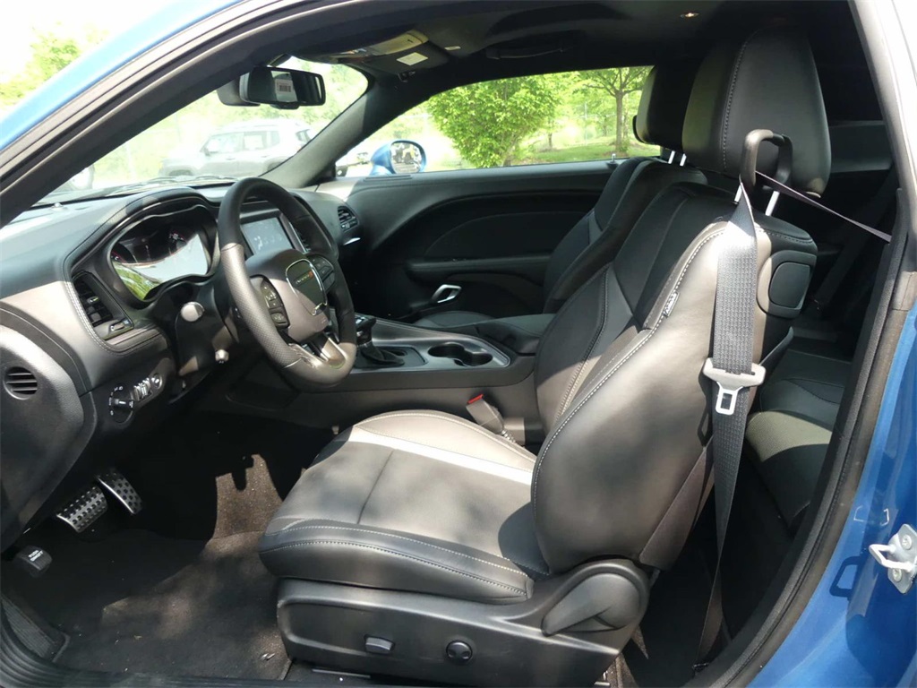 Vehicle image 16 of 17